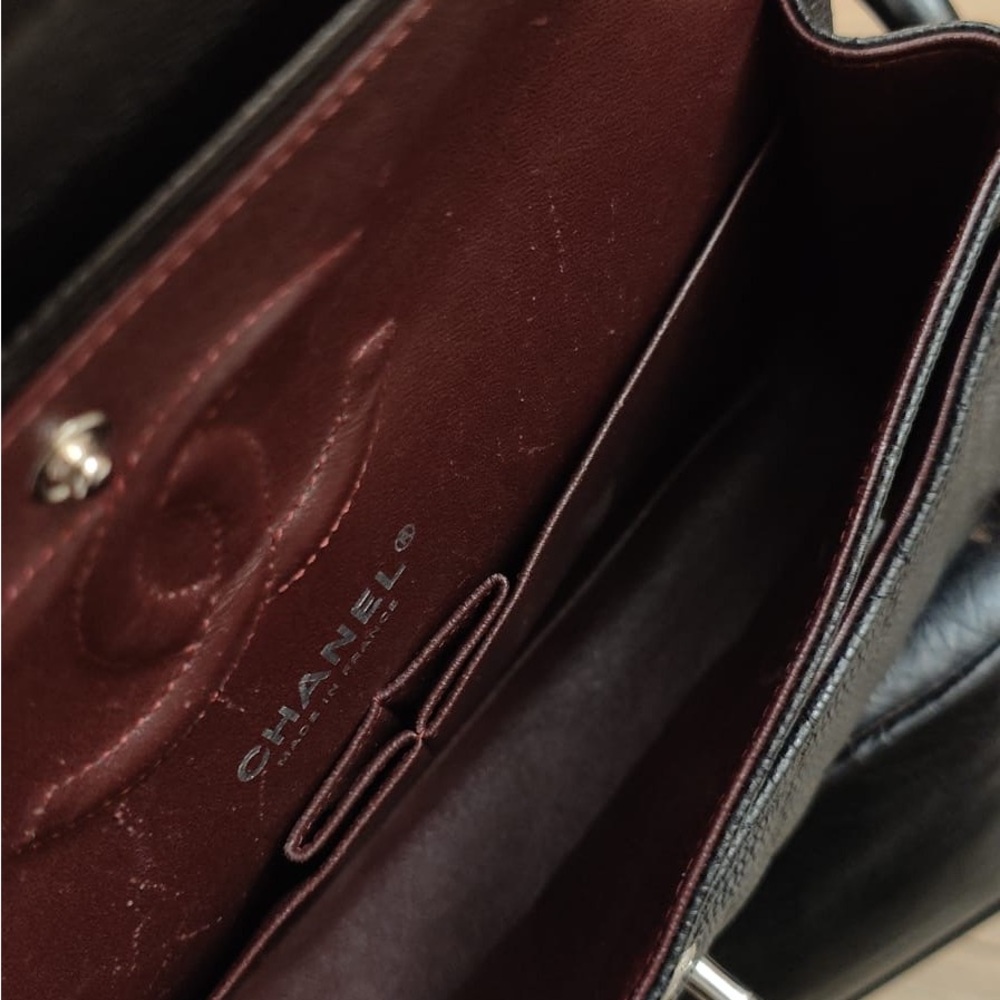 Chanel Black and Burgundy Leather Shoulder Bag - Picture 2 of 13